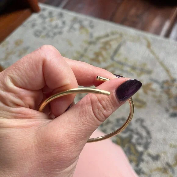 Mejuri Bold Bangle - Picture 4 of 6